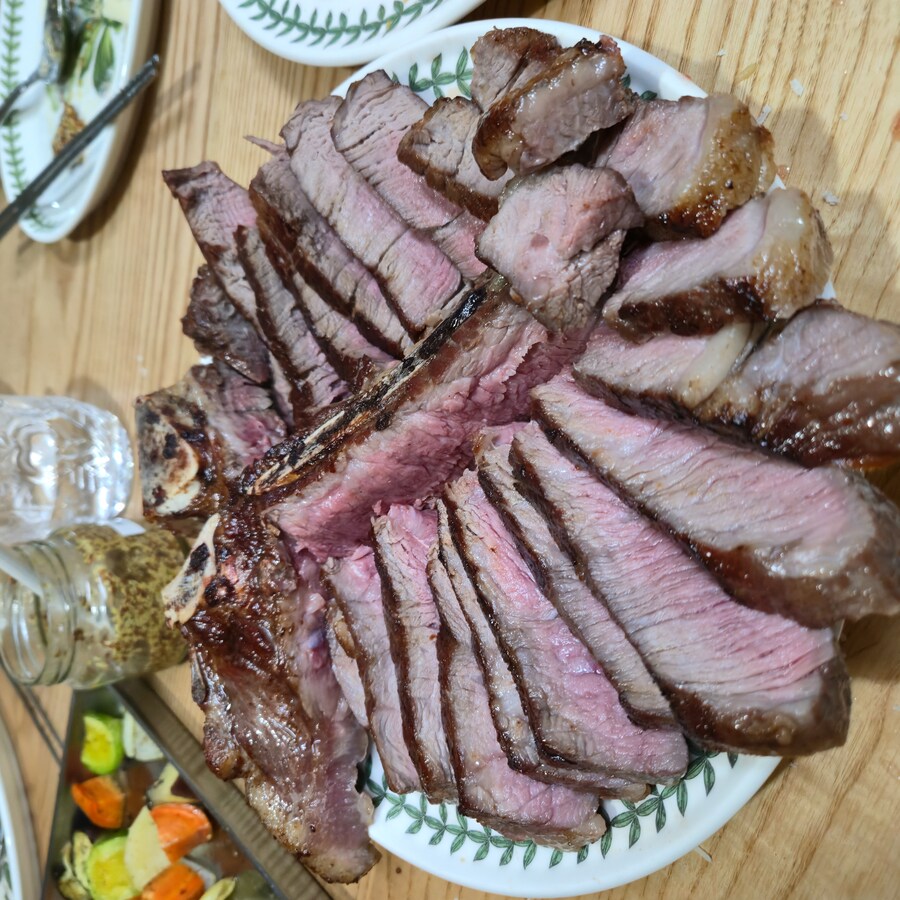 이브에먹은 휘뚜루마뚜루 포터하우스 스테이크입니다_1.jpg