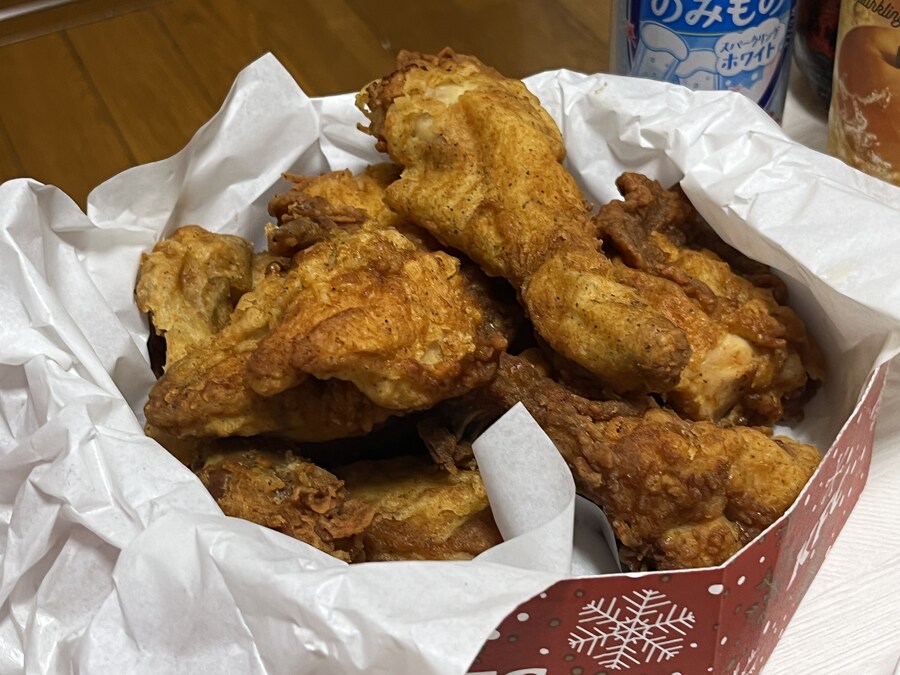 추탭갈) 일본이 크리스마스에 먹는 KFC 세트 사봤음_18.jpg