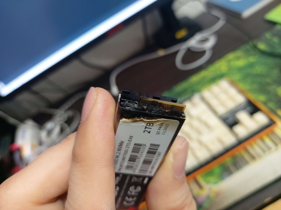 MVNe m.2 카드 장착법의 잘못된 예시_3.jpg