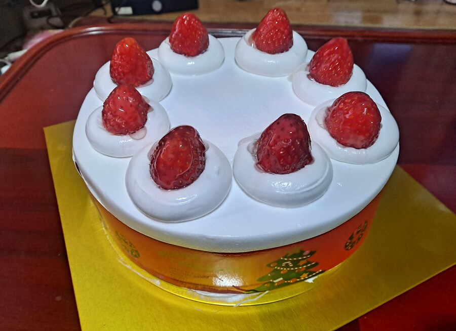 딸기생크림케이크 🍓_1.jpg