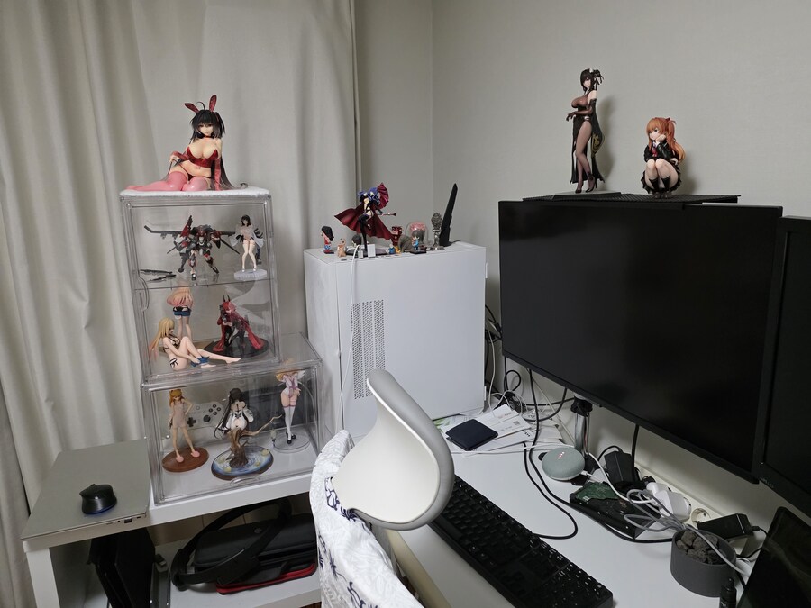 분명 올해초까지만 해도 피규어 한개도 없었는데_1.jpg