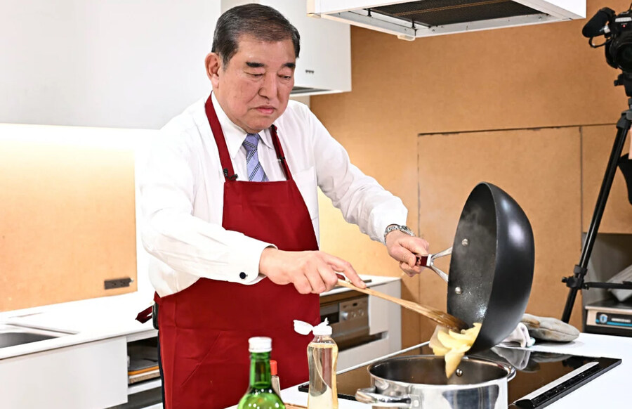 이시바 전 일본총리 근황.jpg_1.jpg