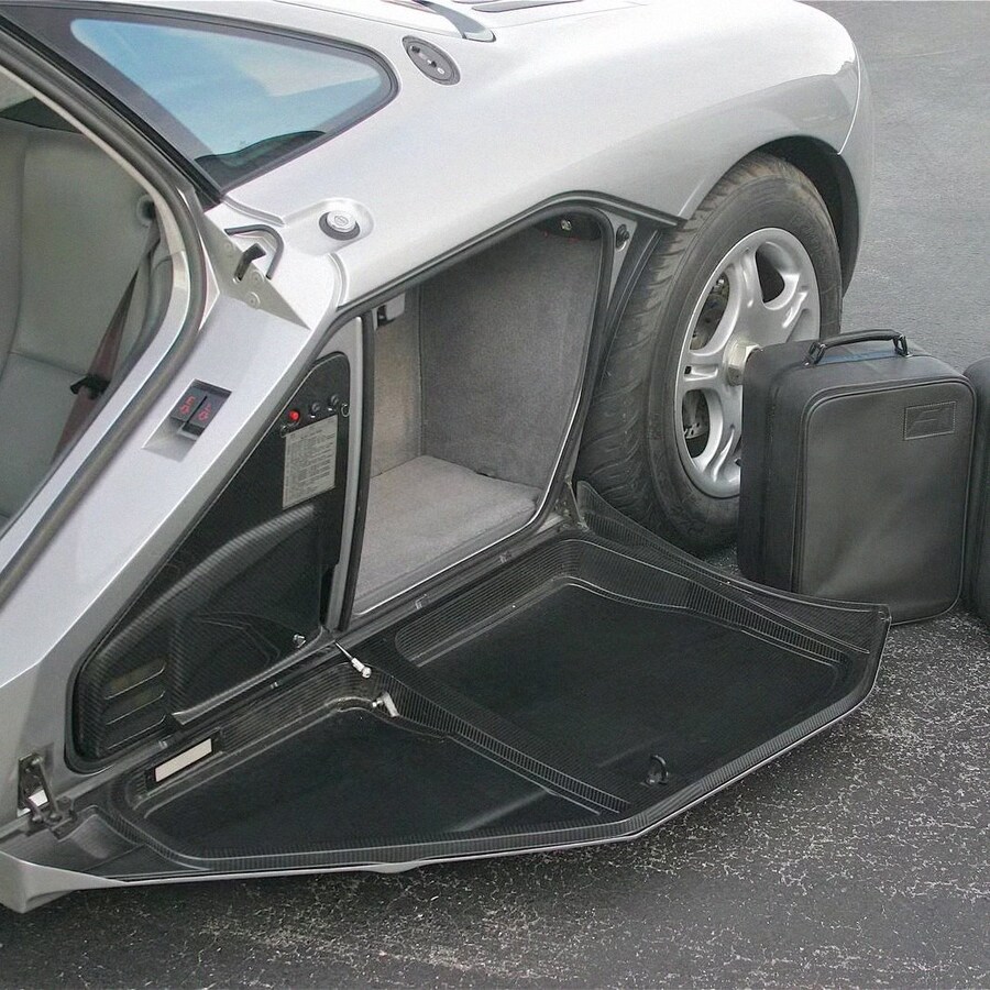 좀처럼 보기 힘든 승용차 트렁크 위치.jpg_1.jpg