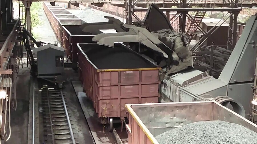 석탄열차에 물을 뿌리는 이유_1.jpg