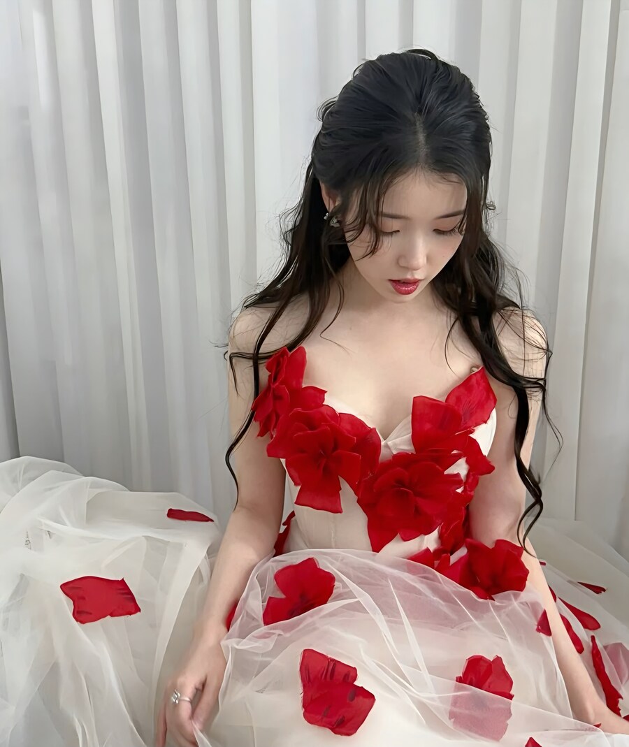 2025.12.30 아이유 인스타그램_14.jpg