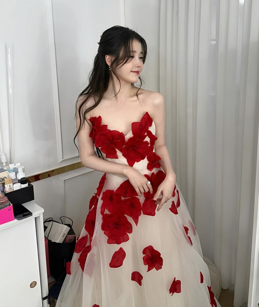 2025.12.30 아이유 인스타그램_17.jpg