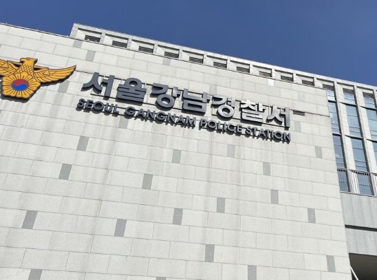 "서열 가리자" 강남 한복판서 여고생 몸싸움…흉기 휘두르기도_1.png