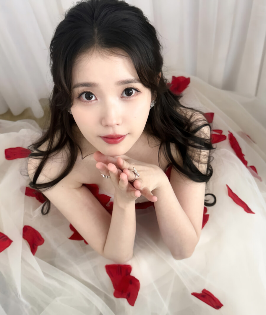 2025.12.30 아이유 인스타그램 사진 보정_2.jpg