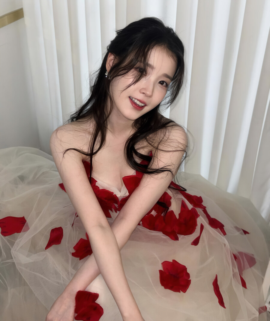 2025.12.30 아이유 인스타그램 사진 보정_4.jpg