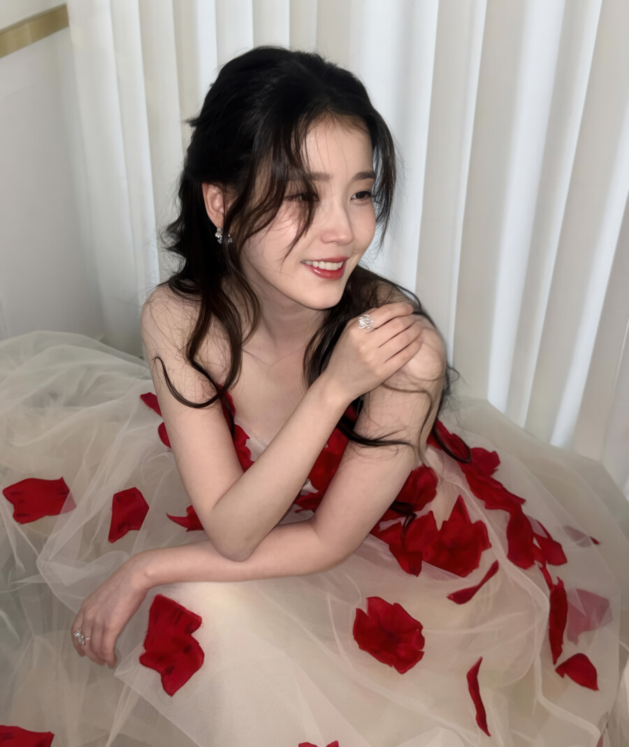 2025.12.30 아이유 인스타그램 사진 보정_5.jpg