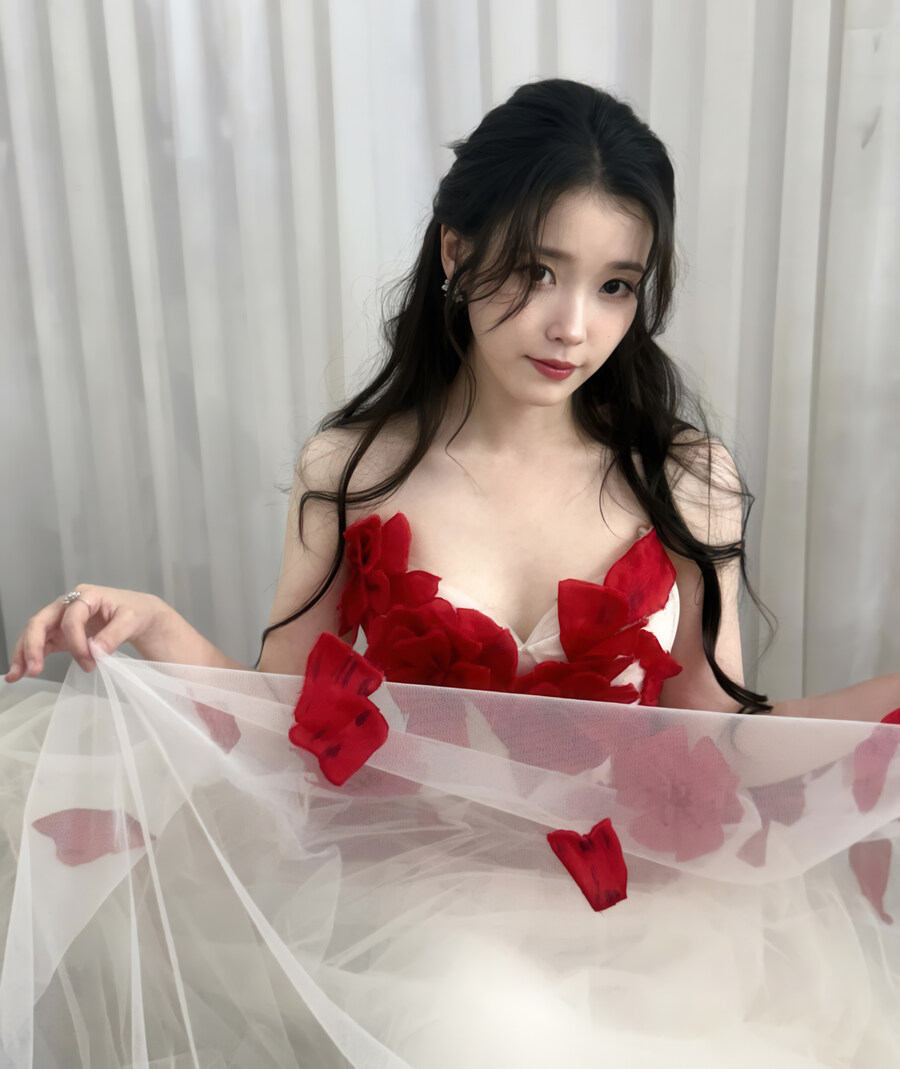 2025.12.30 아이유 인스타그램 사진 보정_7.jpg