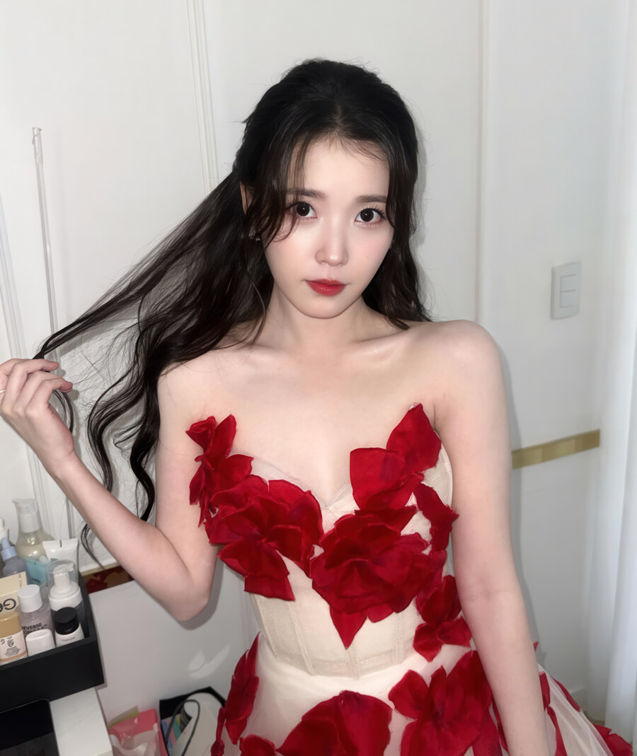 2025.12.30 아이유 인스타그램 사진 보정_12.jpg