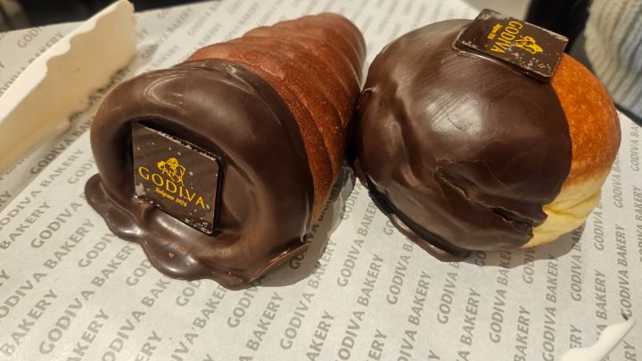 올만에 고디바베이커리 그리고 던킨X허쉬_1.jpg