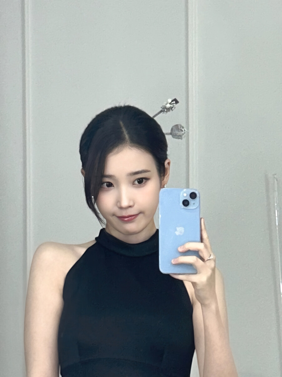 [IU] 2025.12.30 2025 MBC 연기대상 사진 보정_4.jpg