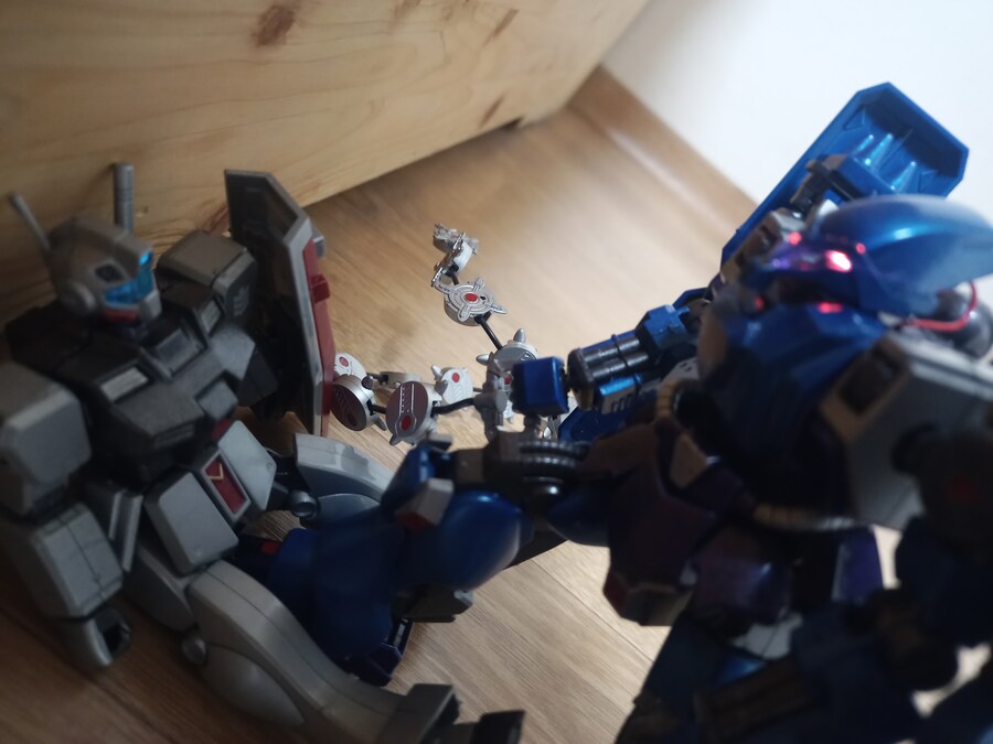 [HG]슈트룸 걀루스 모노아이 발광개조_7.jpg