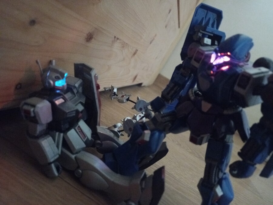 [HG]슈트룸 걀루스 모노아이 발광개조_11.jpg