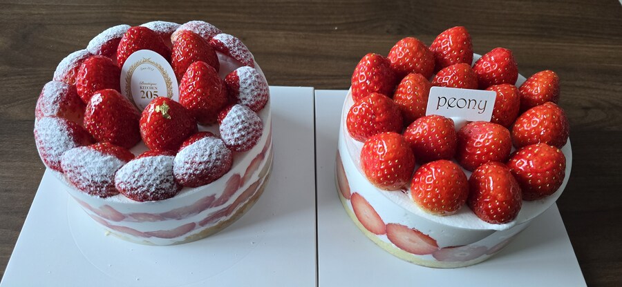 저의 올해 마지막 딸기케익 2가지맛 비교_1.jpg