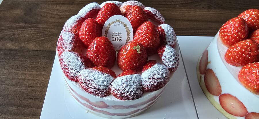 저의 올해 마지막 딸기케익 2가지맛 비교_2.jpg