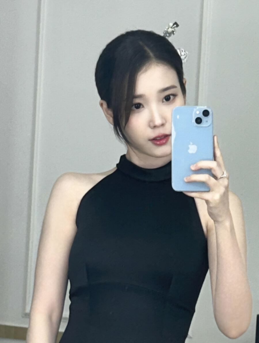 2025.12.31 아이유 인스타그램 사진 보정_6.jpg