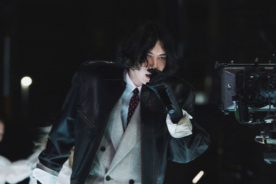 제76회 홍백가합전 요네즈 켄시 「IRIS OUT」 영상_2.jpg