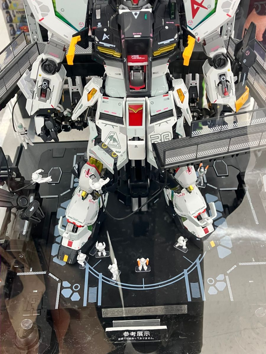 PG 언리쉬드 뉴 건담 + 메탈 스트럭처 빅 카메라점 전시 사진_7.jpg