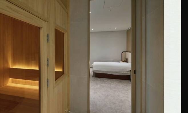 강훈식이 직접 공개한 윤석열 사우나 옆 침대_1.jpg