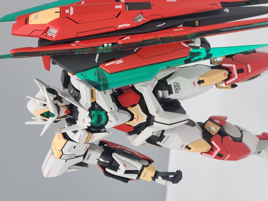 더블오 퀀터를 리본즈 알마크가 몰래 들고 튀었거든요.._14.jpg