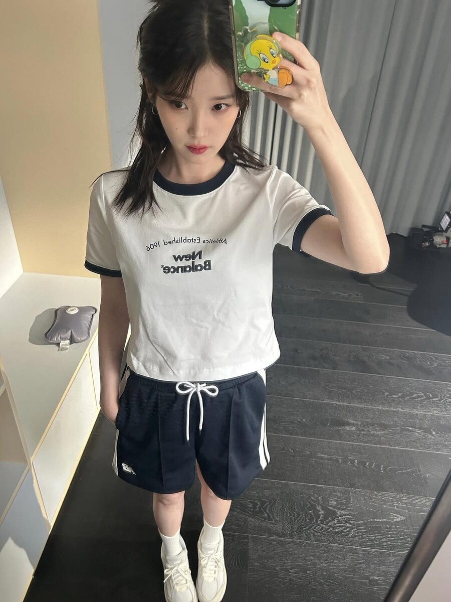 2025.01.02 아이유 인스타그램(bye 2025)_3.jpg