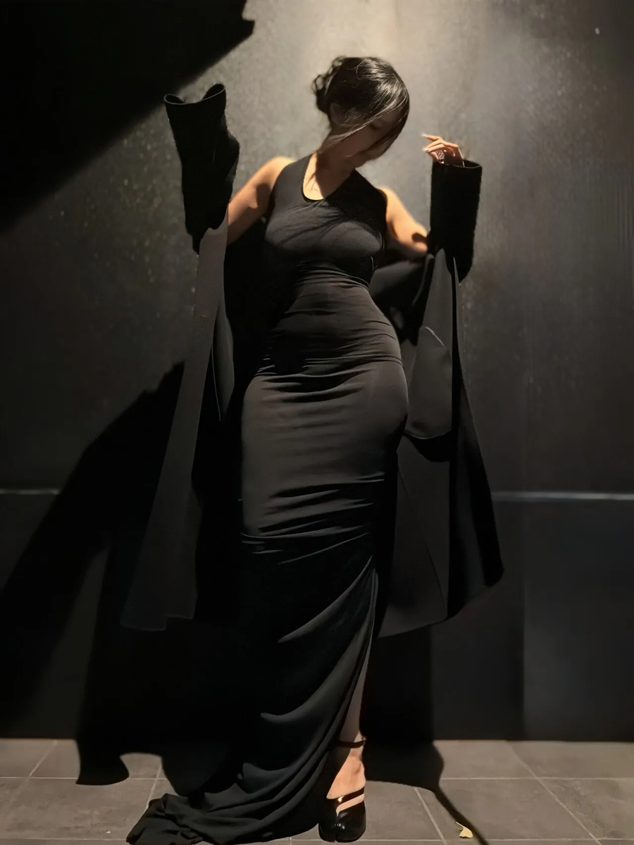 크리스마스에 자기 몸매 사진 올리는 유부녀 망가 작가.jpg_6.webp