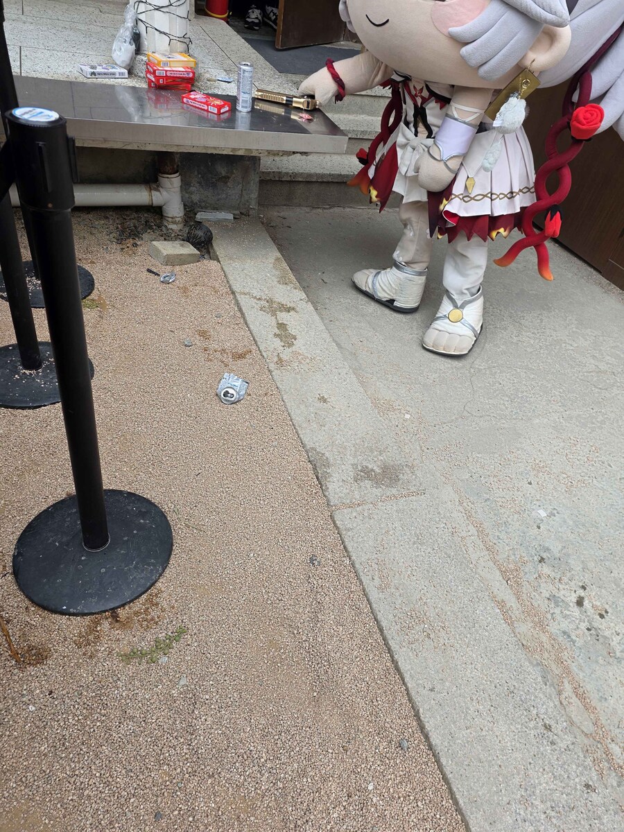 명조)오늘자 띵조 카페 카멜 탈_3.png