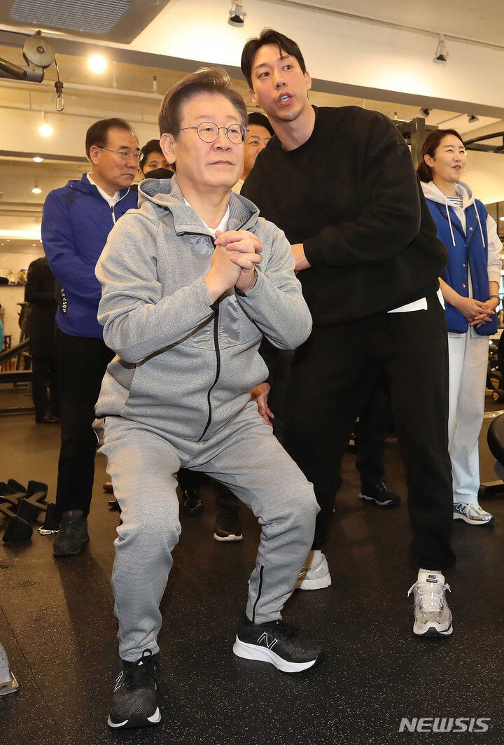 씨이발 ㅋㅋㅋ 박성배랑 마두로 커넥션 발견 ㅋㅋㅋㅋ_1.jpg