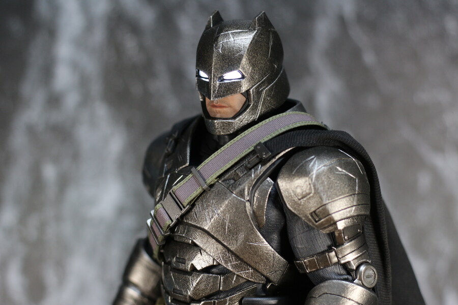 [핫토이] 아머드 배트맨 2.0 다이캐스트 디럭스_3.jpg