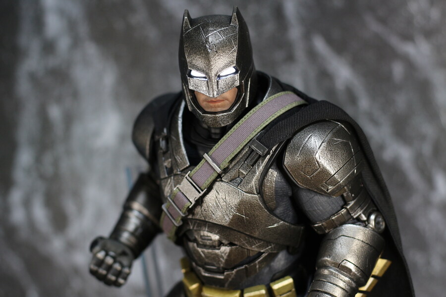 [핫토이] 아머드 배트맨 2.0 다이캐스트 디럭스_10.jpg