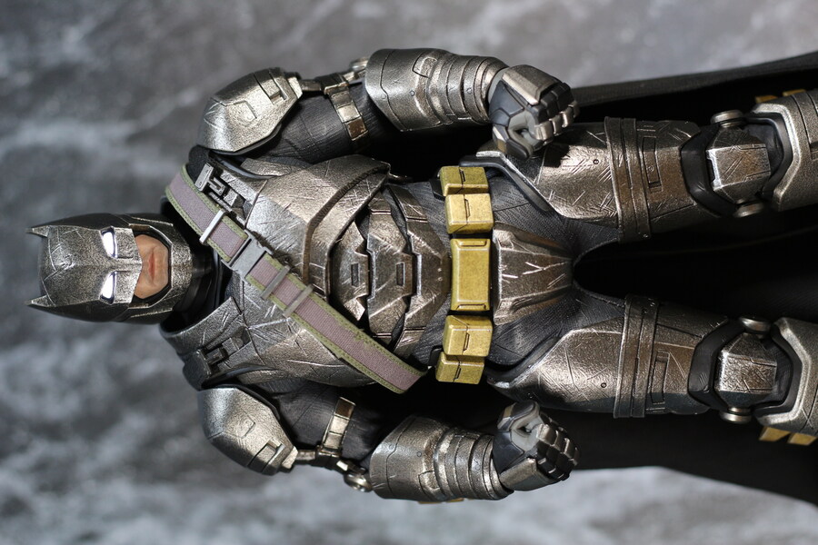 [핫토이] 아머드 배트맨 2.0 다이캐스트 디럭스_11.jpg