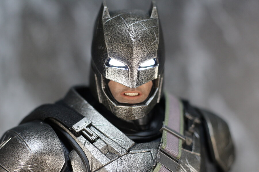 [핫토이] 아머드 배트맨 2.0 다이캐스트 디럭스_12.jpg