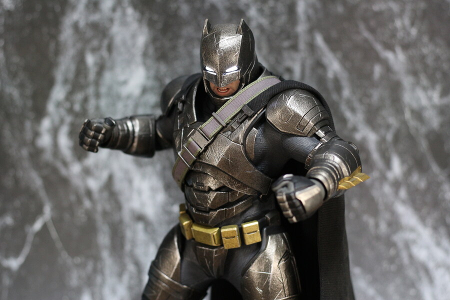 [핫토이] 아머드 배트맨 2.0 다이캐스트 디럭스_26.jpg