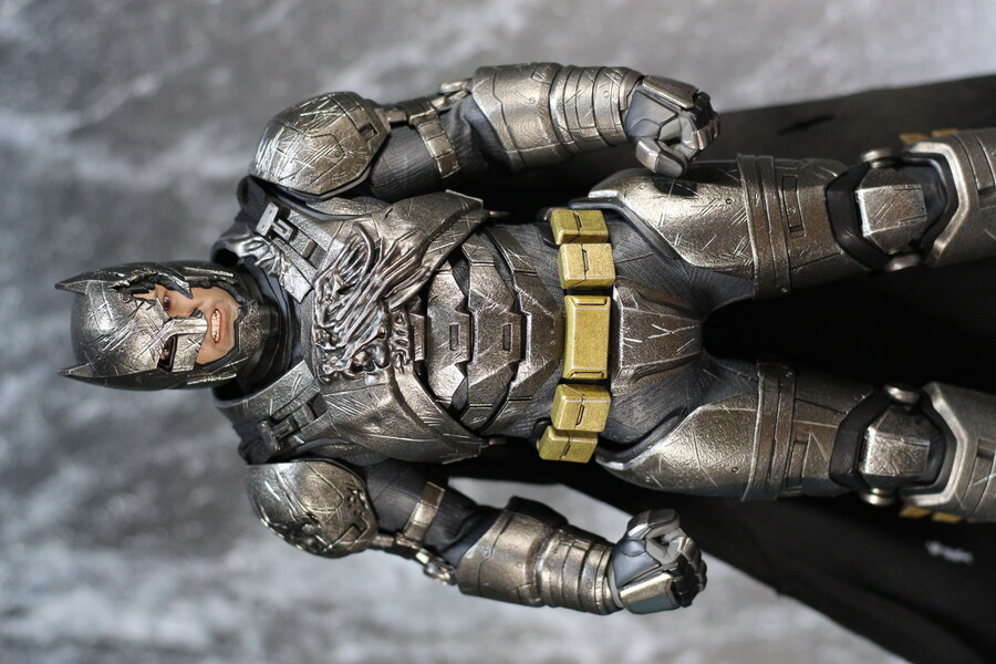 [핫토이] 아머드 배트맨 2.0 다이캐스트 디럭스_35.jpg