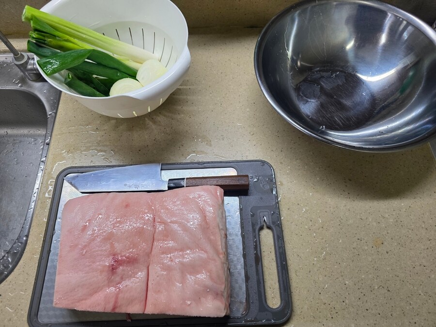 직장에서 3천원씩 걷어서 해먹는 점심 동파육_1.jpg