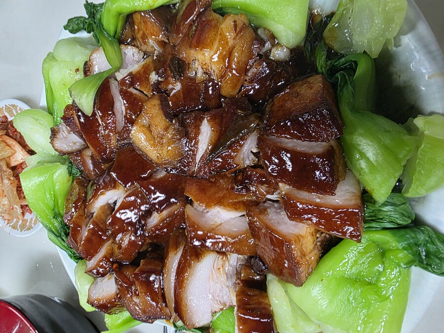 직장에서 3천원씩 걷어서 해먹는 점심 동파육_10.jpg