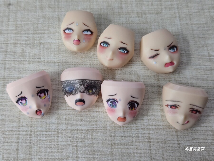 (후방주의)걸프라 얼굴 화장해주기_1.jpg