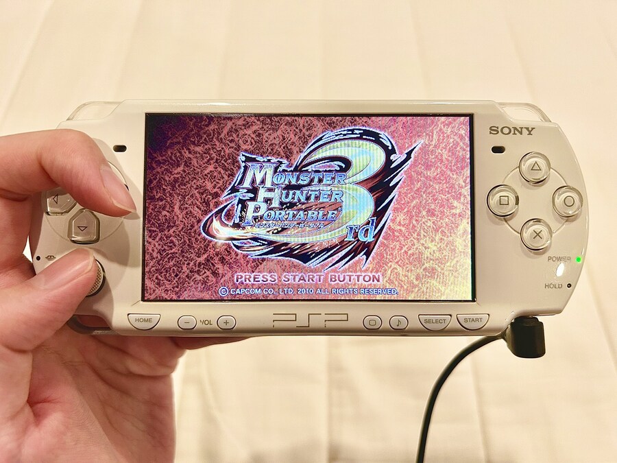 몬헌) "요즘 휴대기기로 신작 나온거 재밌더라"_1.jpg