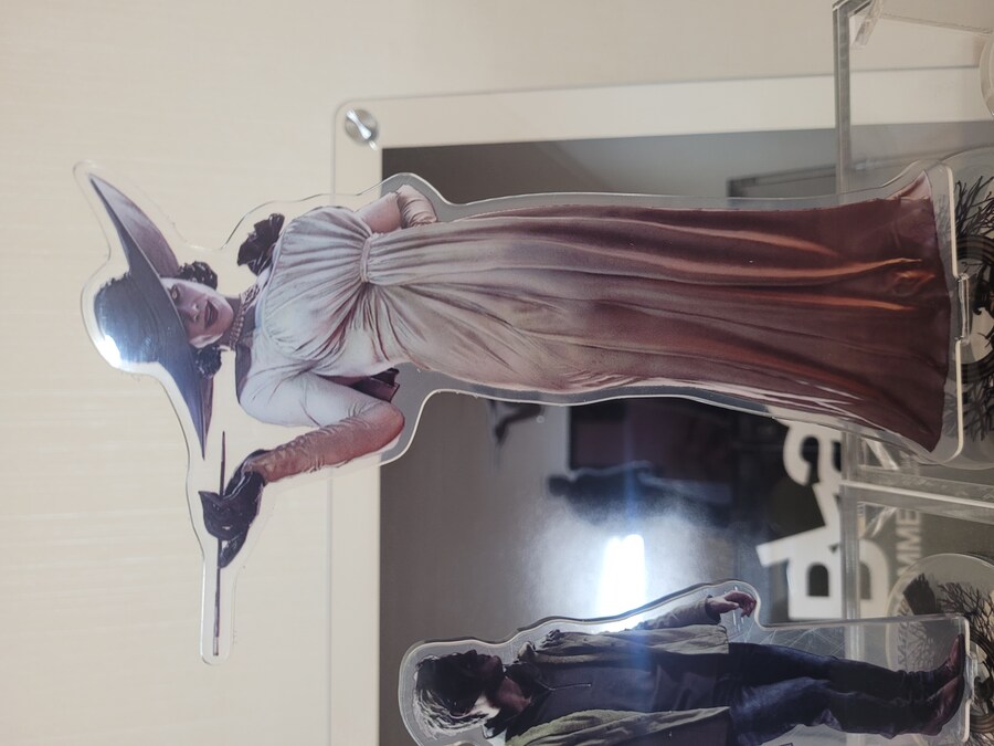 바이오하자드 빌리지 아크릴 피규어 왔어요....._1.jpg