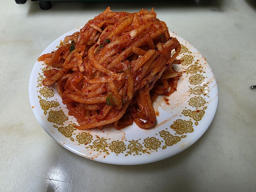 직장에서 3천원씩 걷어서 해먹는 점심 스지오뎅탕_11.jpg