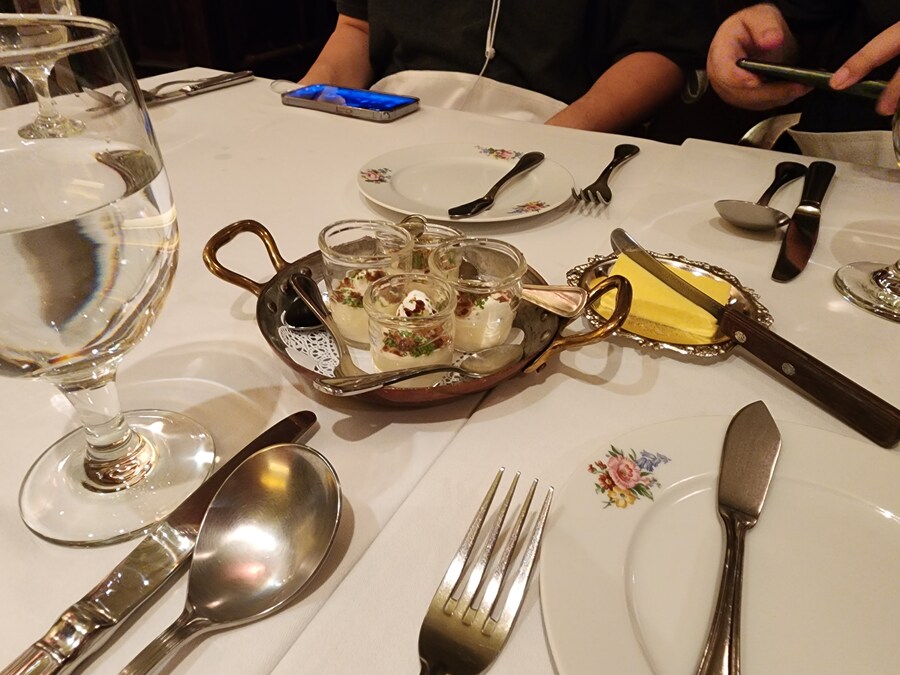 흑백)옛날에 프렌치 파파 가게 갔다왔었네_1.jpg