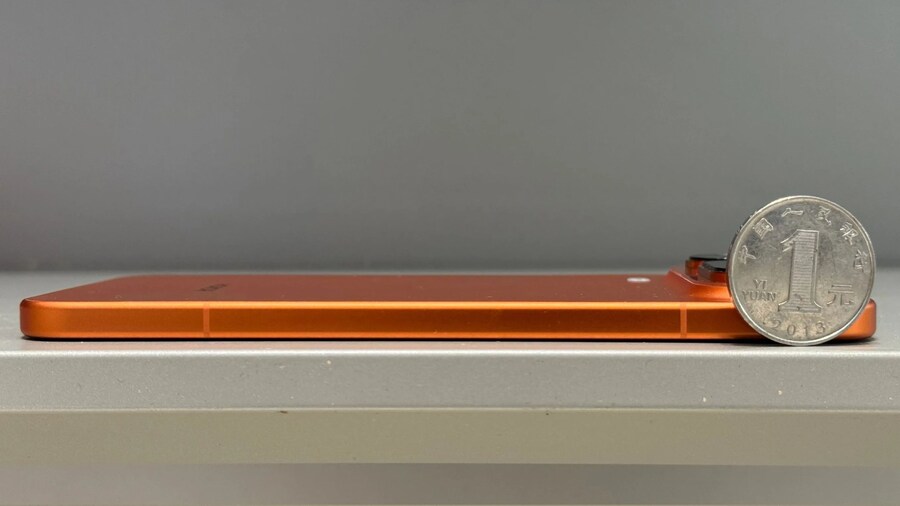 Honor Magic 8 Pro Air, 오렌지 색상 실기 이미지_3.jpg