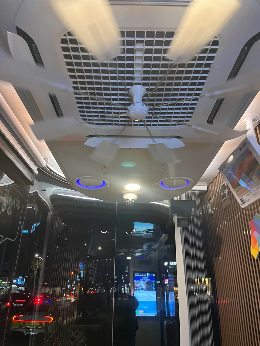 서울 버스정류장에 충격먹은 외국인_4.webp