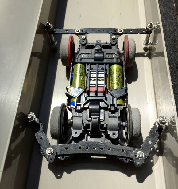 없으면 사실상 트랙에서 미니카를 못 돌리는 필수요소_1.jpg