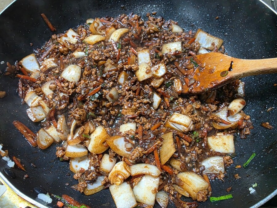 직장에서 3천원씩 걷어서 해먹는 점심 간짜장 돈까쓰_7.jpg