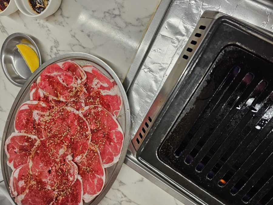 설마 오늘도 이 고기집에 오게 될 줄은_2.webp