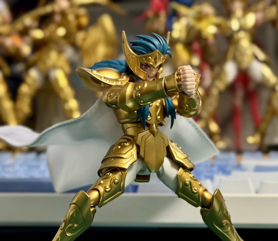 블로키 골드세인트용 망토를 샀어요._3.webp